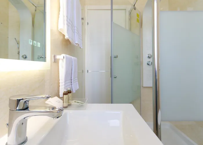 Couette-café Aurora 4*
